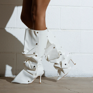 Kadın Beyaz Dekonstrüksiyon Fırfırlı Diz Üstü Çizmeler Perçin Detaylı Sivri Burun Stiletto Topuklu Moda Ayakkabılar - Product Image 2