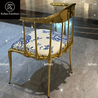 Fauteuil de salle à manger de luxe avec structure métallique, tissu imprimé style porcelaine bleu-blanc, chaise d'appoint pour villa, salon ou salle à manger