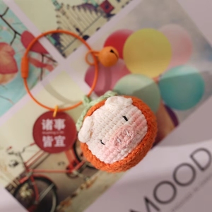 Nouveau pendentif cochon en kaki tissé à la main <span class=keywords><strong>2021</strong></span>, petit accessoire en laine crochetée, décoration de sac faite à la main - Product Image 1