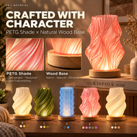 Lampe de table LED torsadée à impression 3D, style minimaliste moderne, avec base en bois, lumière douce, veilleuse à piles