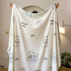 Ventes en gros de couvertures moelleuses pour filles imprimées par sublimation d'anime, couvertures en flanelle épaisse pour la maison, le bureau et les voyages - Product Image 5