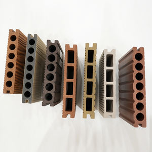 Rayas finas negras en relieve <span class=keywords><strong>WPC</strong></span> <span class=keywords><strong>Decking</strong></span> para exteriores Estructura hueca Resistencia al deslizamiento <span class=keywords><strong>140x25mm</strong></span> <span class=keywords><strong>WPC</strong></span> Floor <span class=keywords><strong>Decking</strong></span> para Patio Garden - Product Image 3