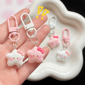 Portachiavi a Forma di Stella a Cinque Punte <span class=keywords><strong>Hello</strong></span> Kitty - Stile Giapponese Dolce con Cartone Animato in Rilievo, Regalo Leggero per Migliori Amici in Plastica/Resina - Product Image 1
