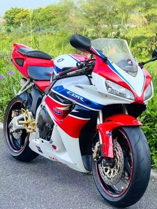 <span class=keywords><strong>Honda</strong></span> CBR1000 999cc, Motor de Cuatro Cilindros en Línea, Refrigeración Líquida, DOHC 16V, Superdeportiva de Pista, Alta Potencia, Manejo Ágil, Motocicleta Deportiva - Product Image 1