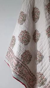 Couette Jaipuri en coton biologique de haute qualité, imprimé ethnique, fait main, pour la décoration intérieure - Product Image 3