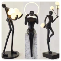 Lampe de sol en verre FRP à LED moderne pour les personnes de grande taille, décoration de statue noire suspendue, coin du salon