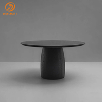 Table de dessus en bois italien de qualité supérieure, pieds en chêne faits à la main, centre de table classique confortable pour cour formelle