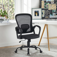 Chaise de bureau exécutive noire au design moderne et unique, avec dossier en maille inclinable, réglable en hauteur et ergonomique