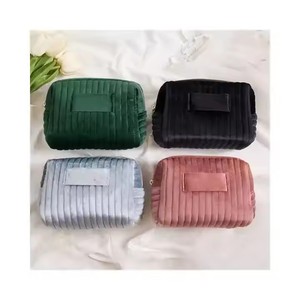 I-0932 Custom Velvet Fashion Zipper <b>Makeup</b> Bag Travel Cosmetic <b>Cases</b> Large Capacity - Product Image 6