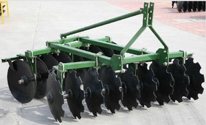 Tracteur avec râteau agricole cranté Râteau léger - Product Image 4