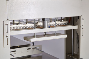 Machine d'emballage automatique de bouteilles d'eau de qualité supérieure BZD-7040 pour l'étiquetage des manchons - Product Image 5