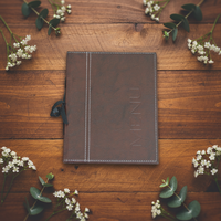 Couverture de menu en cuir PU A4 du fournisseur de cuir Yimi 8.5X11 fournitures d'hôtel et de restaurant avec deux poches en PVC