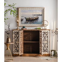 Buffet en bois naturel de meubles de style rustique industriel vintage français antique avec 4 portes sculptées évidées