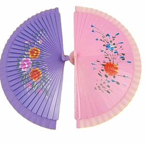 Ventilador de mano de madera plegable portátil para regalo de negocios pintado para mujer, diseño Floral, uso promocional para fiestas - Product Image 1
