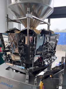Machine d'emballage automatique multifonctionnelle pour le conditionnement de petits sachets en plastique, idéale pour les épices, les poudres, les céréales, le thé, le café et les produits alimentaires. - Product Image 6