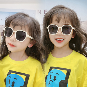 Gafas de Sol Versátiles, Lindas y Dulces con Marco Cuadrado Extra Grande <span class=keywords><strong>para</strong></span> Niños y Niñas, Gafas de Sol <span class=keywords><strong>para</strong></span> Exteriores, Fiestas, Vacaciones, Viajes, Accesorio <span class=keywords><strong>para</strong></span> Fotos - Product Image 6
