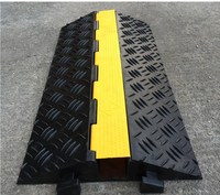 Protection de câble de ralentisseur de vitesse industriel réfléchissant noir pour voiture, moto et vélo