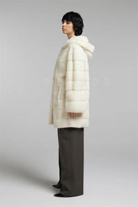 Nuovo Cappotto in Vera Pelliccia di <span class=keywords><strong>Visone</strong></span> <span class=keywords><strong>Bianco</strong></span> Perla con Cappuccio, Design Classico con Tasche, Produzione Kopenhagen Fur - Product Image 2