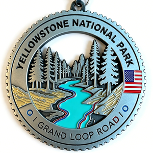 Medalla de recuerdo del Parque Nacional de Yellowstone, Carretera Grand Loop, de aleación de zinc bañada en plata, con emblema patriótico esmaltado y troquelado circular. - Product Image 3