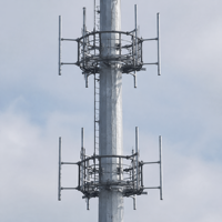 Tours de télécommunications monopôles en acier galvanisé Q235B Q355B de 15m, 25m, 35m pour antennes de communication