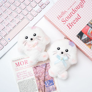 Lindo Llavero de Peluche de Foca Blanca con Lazo y Decoración Floral, Adorable Animal de Peluche Suave para Bolsos - Product Image 3