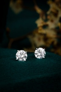 Boucles d'oreilles classiques en platine PT950 avec moissanite ronde brillante de 0,3 ct |   Moissanite de clarté VVS, taille brillant rond, pour mariage - Product Image 5