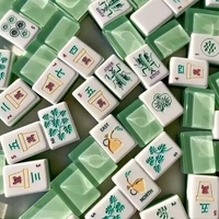 Maßgefertigtes Rosa-Grünes Mantis-Themen Indoor-Ludo-Spiel. Leuchtende Farben Langlebiges Luxuriöses Mehrschichtiges Gaming-Acryl für die Familie