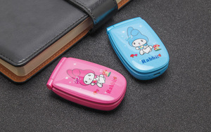 Teléfono Flip DOOV Mini con Teclado Qwerty, Diseño Infantil en Rosa, Pantalla TFT de 1.44 Pulgadas, Batería de 500-999mAh, Multilingüe - Product Image 5