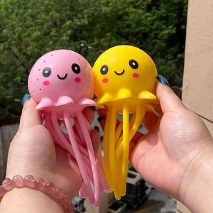 ของเล่นบีบปลาหมึกยักษ์แบบอินเทอร์แอคทีฟสำหรับเล่นกลางแจ้ง เล่นน้ำชายหาด สำหรับพ่อแม่และเด็ก ช่วยคลายเครียด ผลิตจากวัสดุ TPR - Product Image 3