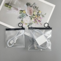 Petit emballage en plastique givré transparent refermable sac en PVC à fermeture éclair avec logo imprimé personnalisé refermable