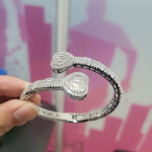 Bracelet Cœur Tendance Glacée en Or Plaqué avec Zircons Cubiques Baguette pour Femme, Bijou Cœur Diamanté Style Hip Hop - Product Image 1