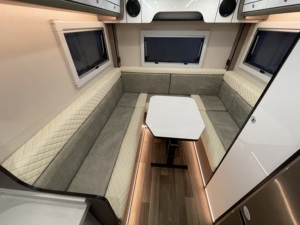 <span class=keywords><strong>Camion</strong></span>-<span class=keywords><strong>camping</strong></span>-car en fibre de verre personnalisé Overland Shell Body Mobile Outdoor House RV pour <span class=keywords><strong>camping</strong></span> et <span class=keywords><strong>camping</strong></span>-car dort 4 personnes - Product Image 3