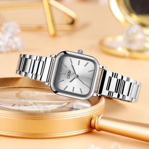 Reloj de Mujer Elegante con Esfera Cuadrada de Navidad, Números Romanos Retro, Correa de Acero, Cuarzo - Product Image 1