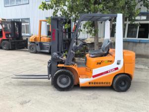 รถยกมือสอง TCM รุ่น FD30T6N 3 ตัน ชั่วโมงการทำงานต่ำ เครื่องยนต์ดีเซล ปั๊มและมอเตอร์ ประหยัดพลังงาน ใช้งานได้หลากหลาย ลานจอดรถเซี่ยงไฮ้ - Product Image 4