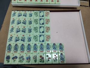 Juego de Mahjong Portátil Moderno Florence, Versión de Fábrica en Verde Jade Claro, Listo para Enviar - Product Image 1