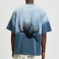 T-shirt homme en jersey de coton 300 g/m² épais, coupe ample, col ras du cou, épaules tombantes, style streetwear oversize, avec motif graphique et effet délavé