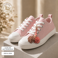 Breloque en suède à pompon pour lacets de chaussures, décoration pour baskets, fleur artisanale bohème, porte-clés, pendentif de sac, personnalisable OEM