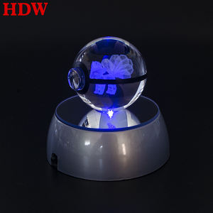 <span class=keywords><strong>Pokeball</strong></span> en verre de cristal de gravure laser 3D de 5cm 8cm avec base de lumière LED <span class=keywords><strong>Pokeball</strong></span> en cristal pour jouets d'enfants Vente en gros <span class=keywords><strong>pas</strong></span> <span class=keywords><strong>cher</strong></span> - Product Image 4