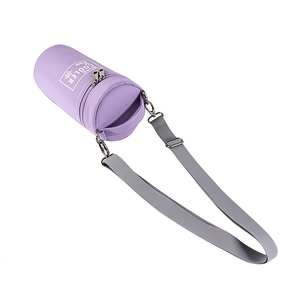 Sac de transport ultra-fin en cuir PU imperméable avec poche avant zippée, bandoulière réglable, porte-bouteille et compartiment isotherme - Product Image 3