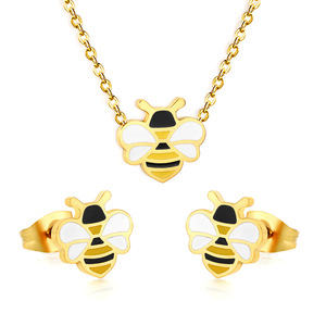 Ensemble de bijoux abeille plaqué or, collier et boucles d'oreilles avec pendentif insecte pour femmes, à porter au quotidien - Product Image 1