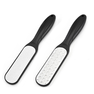 Lima de Pies Metálica de Doble Cara con Diferentes Granos para Exfoliar y Eliminar la Piel Muerta - Product Image 4