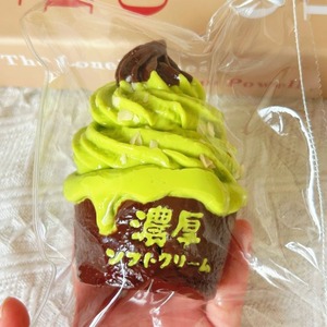 Luckykoo Juguete Antiestrés de Gelatina Suave y Elástica con Forma de Pastel Mochi Esponjoso y Flocado, Juguetes de Descompresión con Forma de Pan - Product Image 1