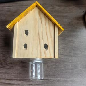 Piège à guêpes décoratif en bois naturel avec bouteille de visualisation transparente pour la maison, le jardin et la terrasse en bois, prêt à être expédié - Product Image 6