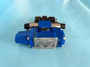 Válvula Proporcional Pilotada Rexroth R900765029 4WRZE10W6-85-7X/6EG24N9ETK31/A1D3M, 85 L/min, 24VDC, Serie 4WRZE 10 7X - Product Image 4