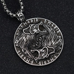 Nuevo Colgante de Acero Inoxidable con Cabeza de Lobo en Relieve, Estilo Nórdico Vikingo, con Letra del Brújula de Odín, Joyería de Acero de Titanio, 2026 - Product Image 3