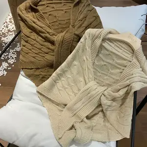 Bán buôn nóng bán tùy chỉnh ấm áp mềm tam giác khăn 100% Acrylic dệt kim khăn choàng mùa đông cho phụ nữ