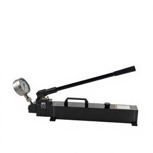 Pompe hydraulique manuelle simple action portable VHP-2100 2100 bar pour l'installation et l'entretien des manchons d'expansion hydrauliques - Product Image 1