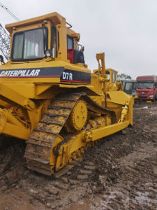 Bulldozer sur chenilles CAT D7R d'occasion, capacité de bêchage de 5,4 m, poids de 23 400 kg, système entièrement hydraulique, garantie 1 an pour travaux routiers et de construction de barrages - Product Image 4