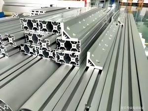 Produttore di Profili in Alluminio con Scanalatura a T 4590 Personalizzati, Estrusioni Anodizzate Argento per Telai e Attrezzature Industriali Specializzate - Product Image 4