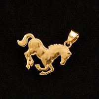 Collier pendentif cheval en acier inoxydable plaqué or 18 carats avec strass, style hip-hop populaire Europe et Amérique 2026